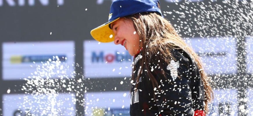 Bassani e Bufoni terão estagiárias do FIA Girls on Track na Porsche Cup