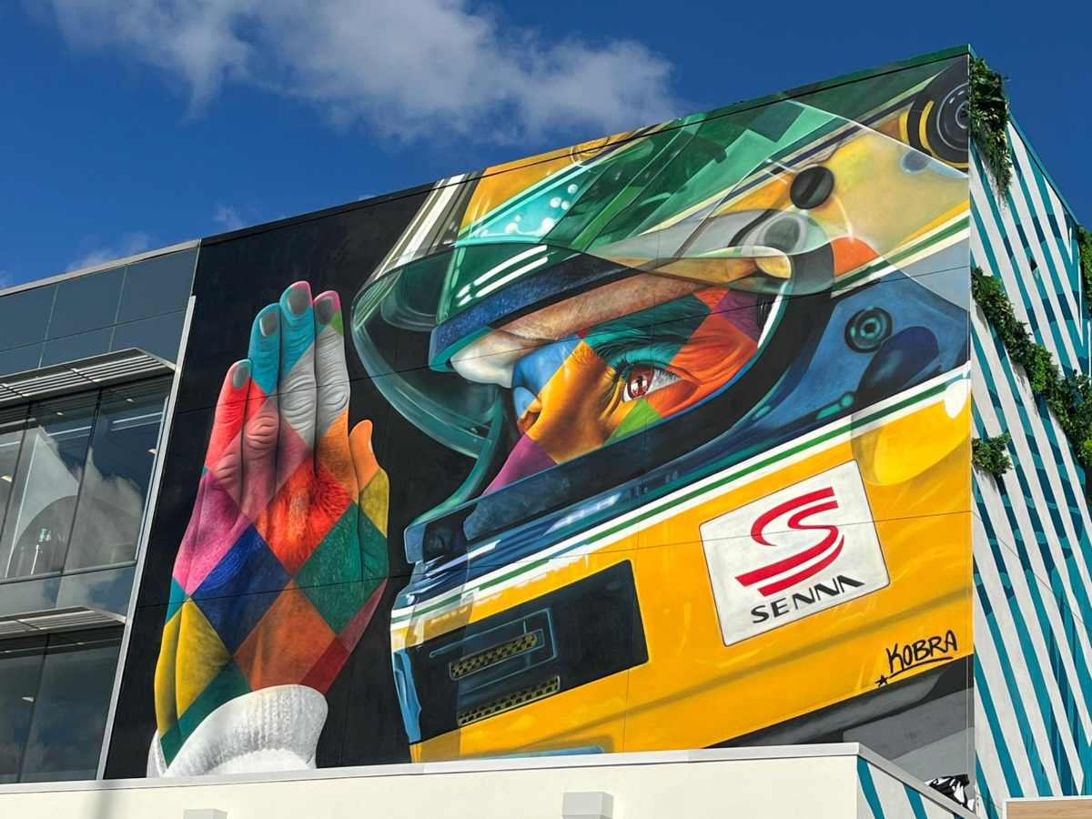 Mural inédito sobre Ayrton Senna criado pelo artista Eduardo Kobra é inaugurado em Miami