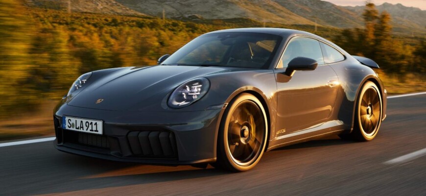 Porsche-911-Carrera-GTS-T-Hybrid