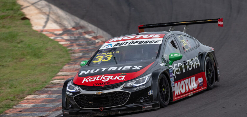 Piquet Jr escala sete posições e termina no top 10 a corrida principal em Cascavel