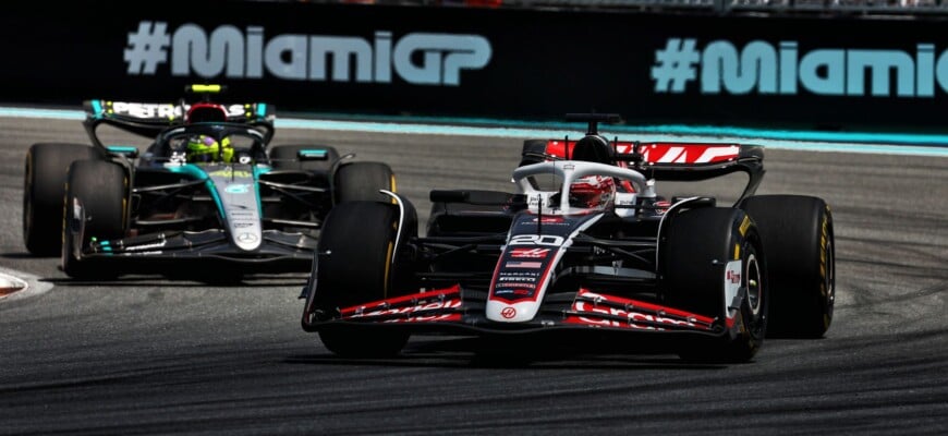 Kevin Magnussen e Lewis Hamilton disputam na Sprint do GP de Miami F1 2024