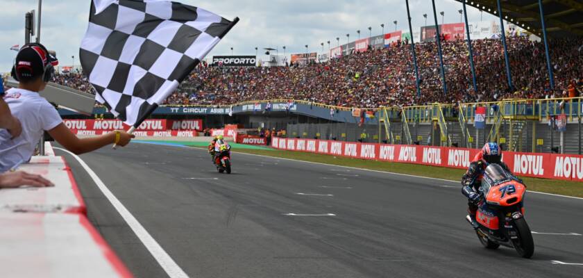 Moto2: Ai Ogura vence em Assen na 100ª corrida da Triumph na categoria