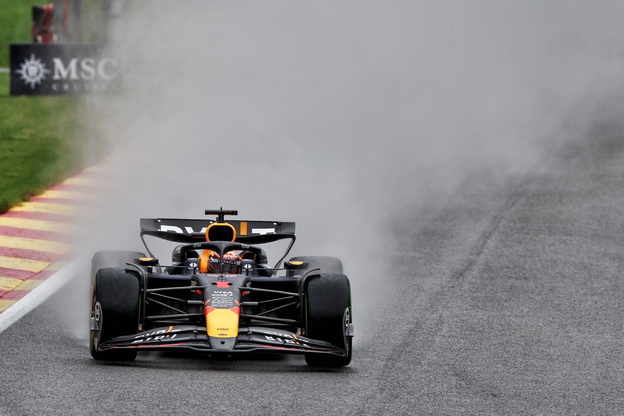 F1: Verstappen domina treino livre 3 em Spa em meio a condições traiçoeiras
