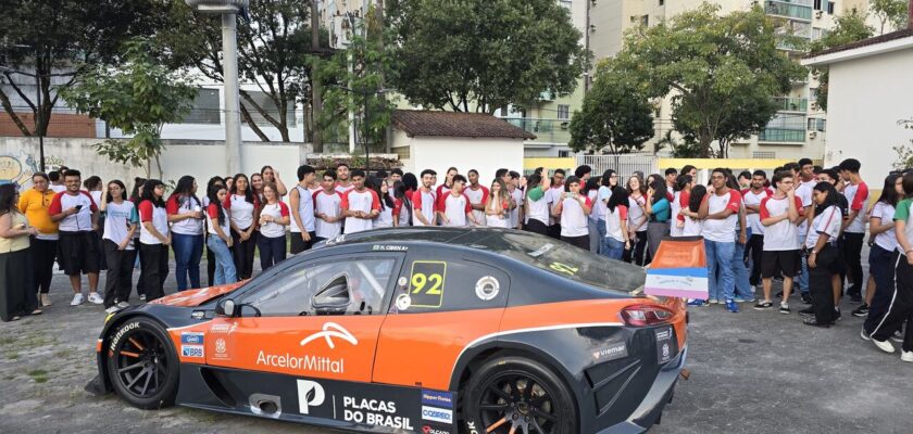 Hugo Cibien, piloto da Stock Series, participa de palestra para alunos da rede estadual da Grande Vitória