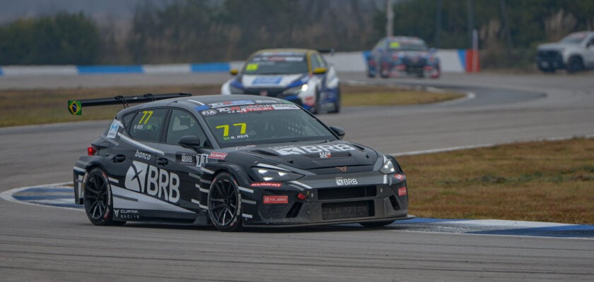 Em domingo de poucas oportunidades, Raphael Reis completa corridas do TCR South America