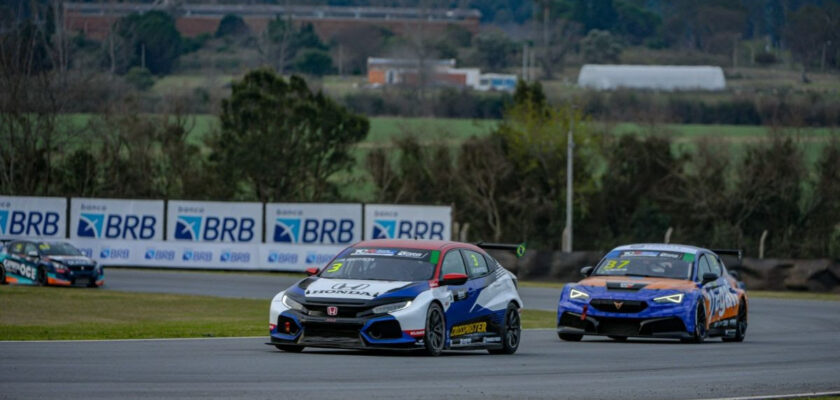 Rodrigo Baptista lidera primeiro dia do TCR South America no inédito circuito de Mercedes, no Uruguai