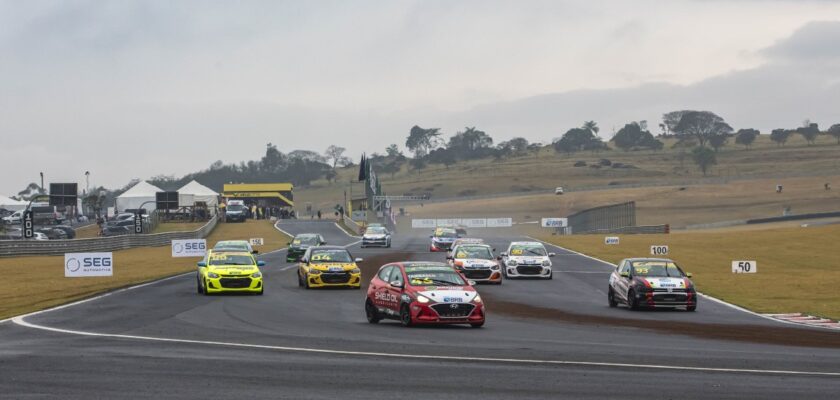 Turismo Nacional fecha quinta etapa de 2024 com chuva e show de ultrapassagens