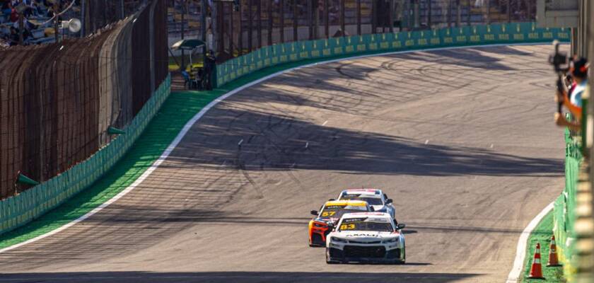 Gabriel Casagrande toma liderança no final e vence abertura da Special Edition da Nascar Brasil em Interlagos