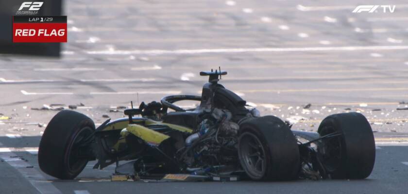 Acidente na largada causa bandeira vermelha em corrida da F2 em Baku