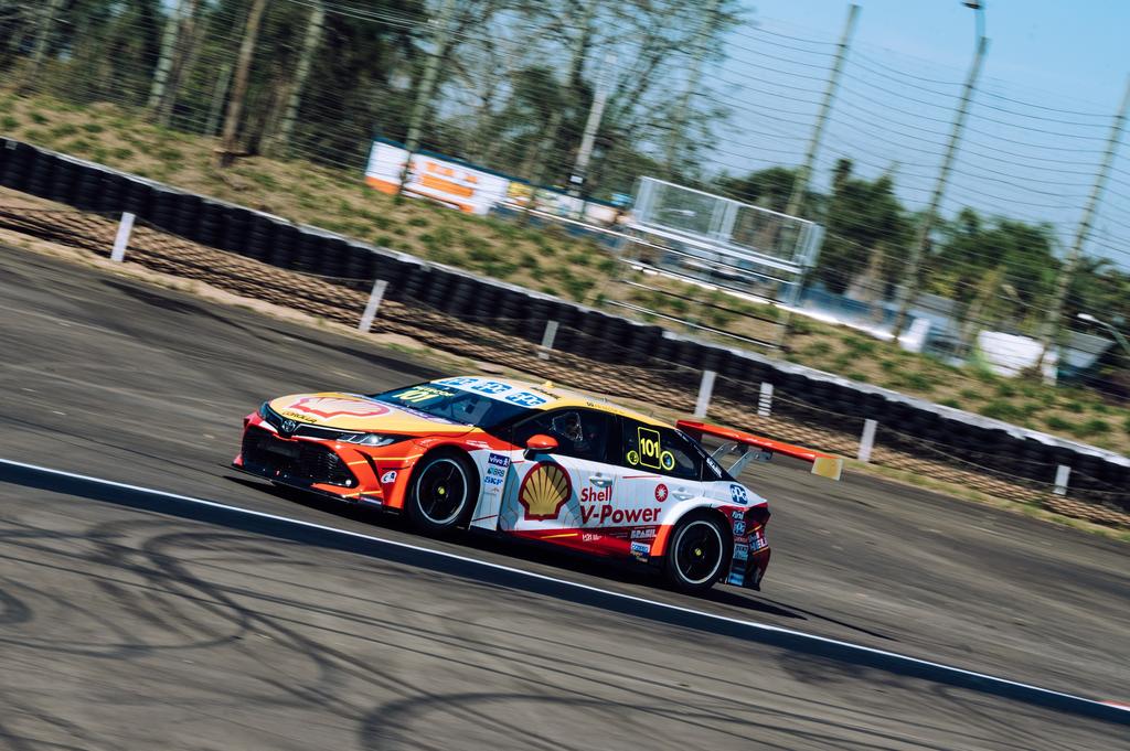 Stock Car: TOYOTA GAZOO Racing larga da pole da Sprint no Velopark com Gianluca Petecof, e vê Enzo Elias na primeira fila do domingo