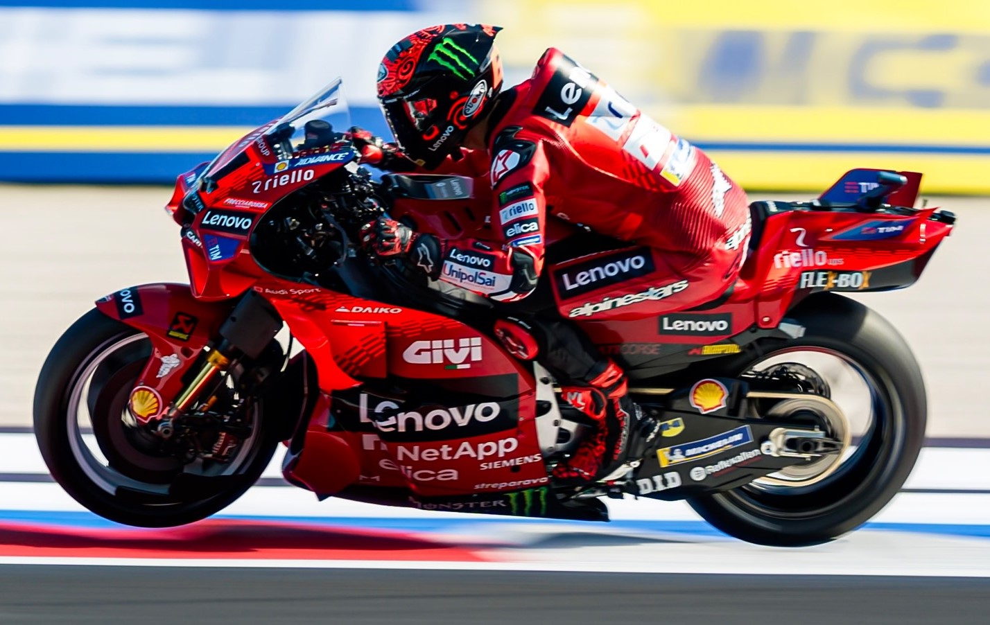 MotoGP: Bagnaia quebra recorde de Misano e é pole; Márquez cai