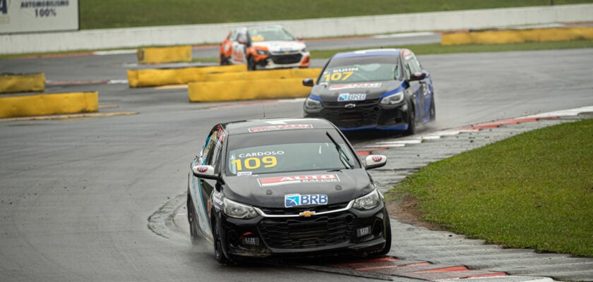 Terceiro treino no Velopark da Turismo Nacional tem top-10 acirrado