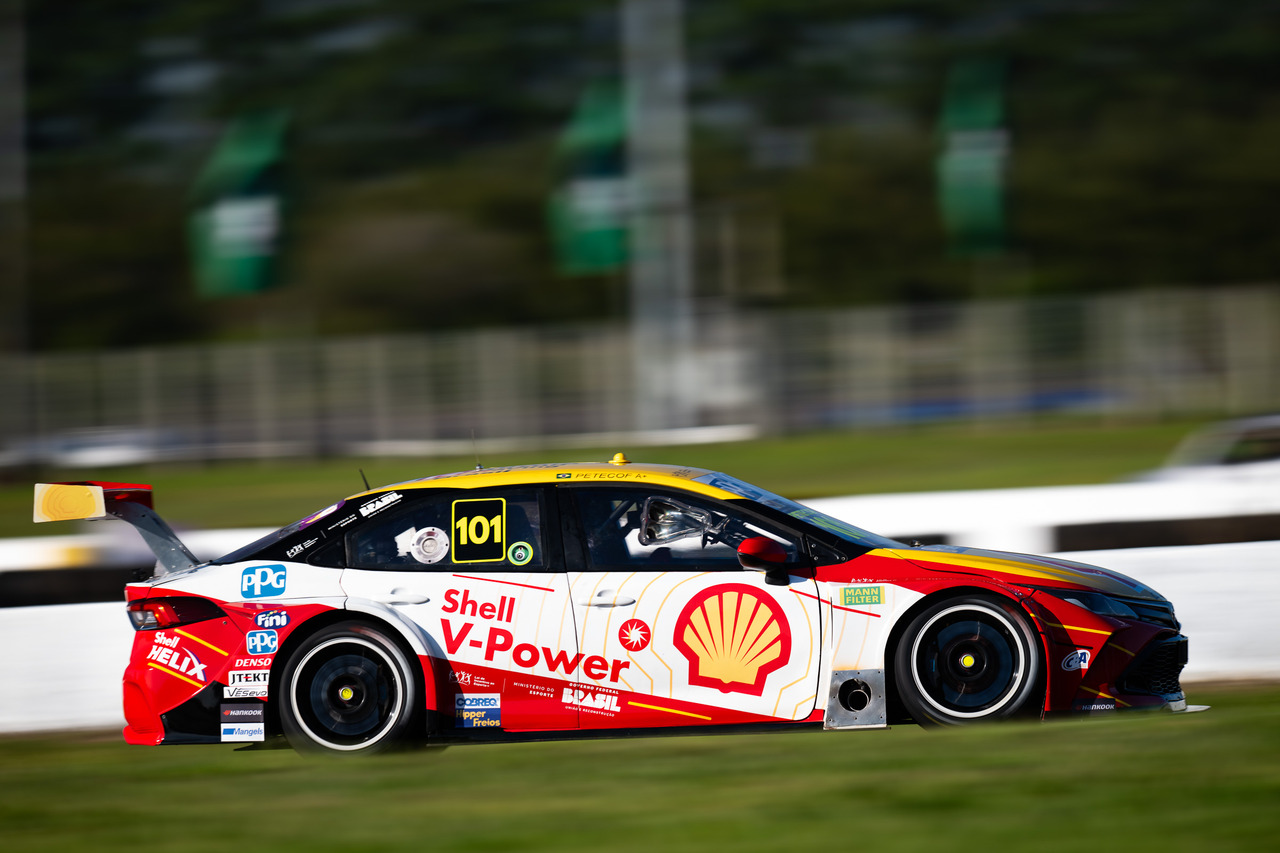 Dominando sprint no Velopark, Petecof conquista sua primeira vitória na Stock Car