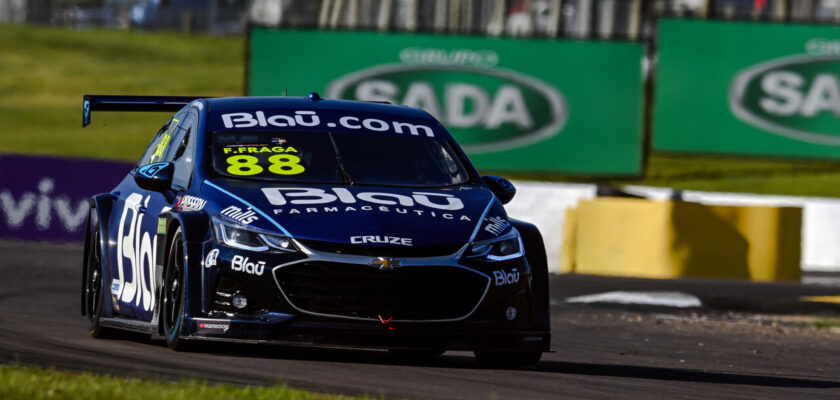 Stock Car tem 22 pilotos separados por meio segundo e Felipe Fraga líder nos treinos no Velopark