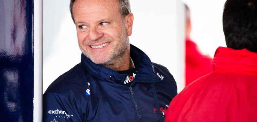 Rubens Barrichello coloca Mobil no top10 na sexta-feira de Stock Car no Velopark