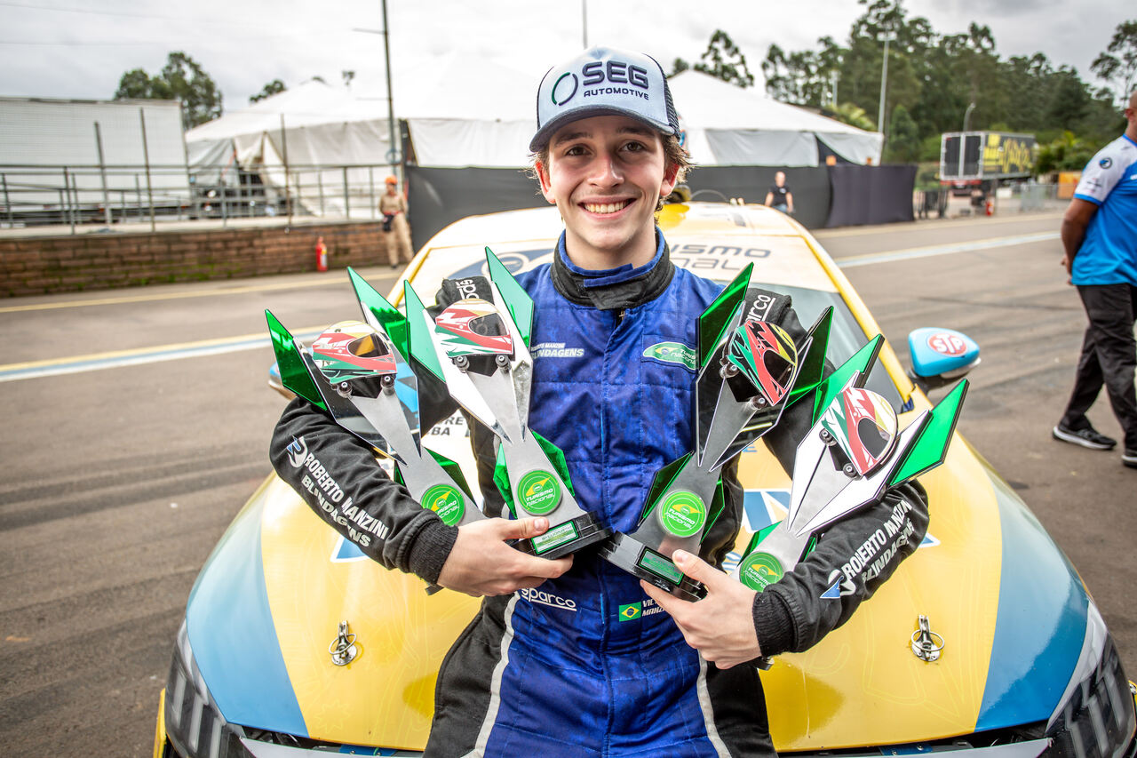 Victor Manzini conquista quatro troféus na etapa da Turismo Nacional no Velopark