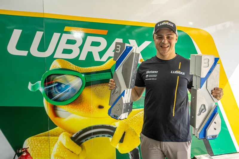 Com dois pódios na Argentina, Massa assume a liderança da Stock Car