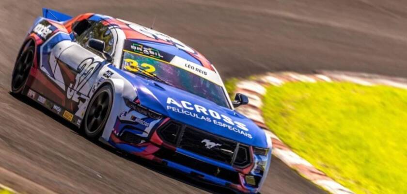 Léo Reis conquista pódio após furo de pneu no qualy e luta até o fim pelo título da Nascar Brasil