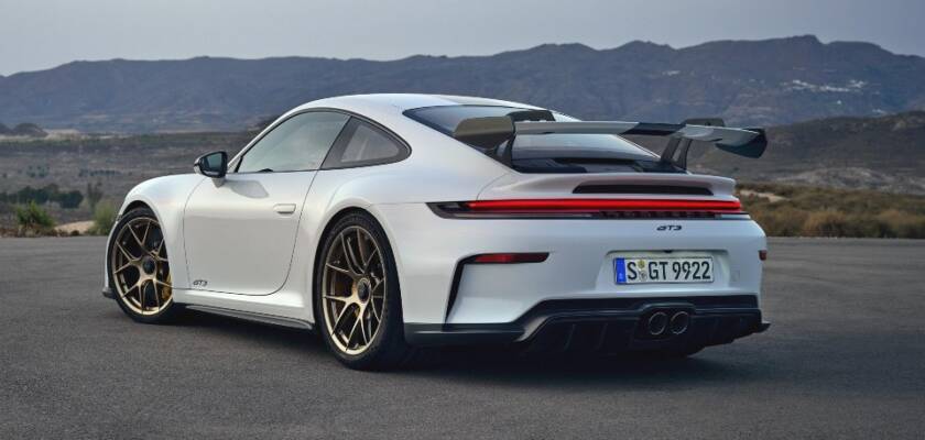 Novo Porsche 911 GT3 2025 é revelado e ganha nova asa traseira