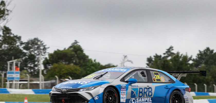 Enzo Elias acumula quilometragem em primeiro dia da Stock Car em El Pinar