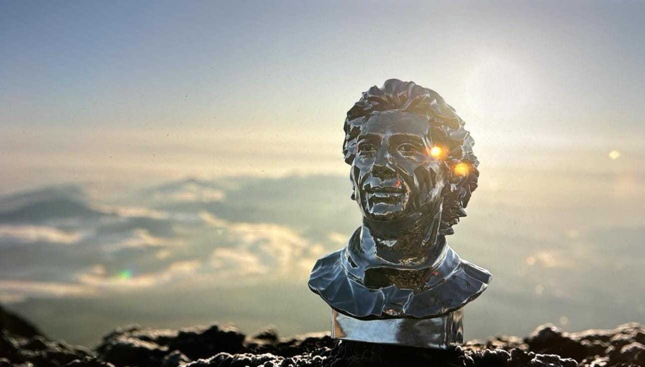 Uma escultura de Ayrton Senna no topo do Monte Fuji: a busca pelo fotógrafo Norio Koike no Japão