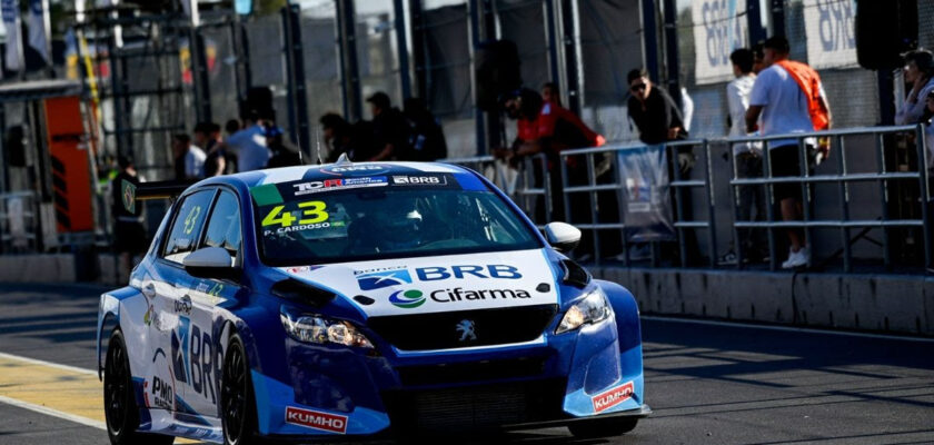 Pedro Cardoso é o campeão da segunda temporada do TCR Brasil