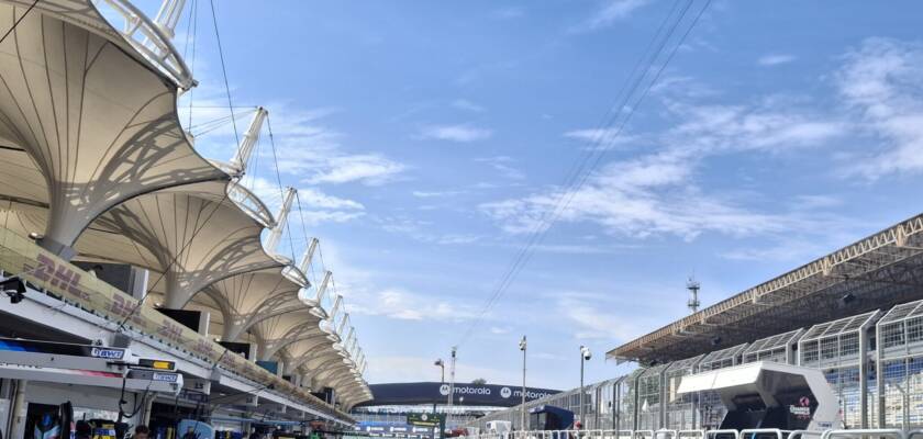 F1: Interlagos amanhece com sol e céu com poucas nuvens