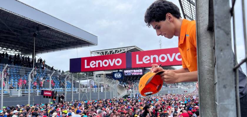 Bortoleto faz a festa da torcida na invasão de Interlagos com dezenas de autógrafos