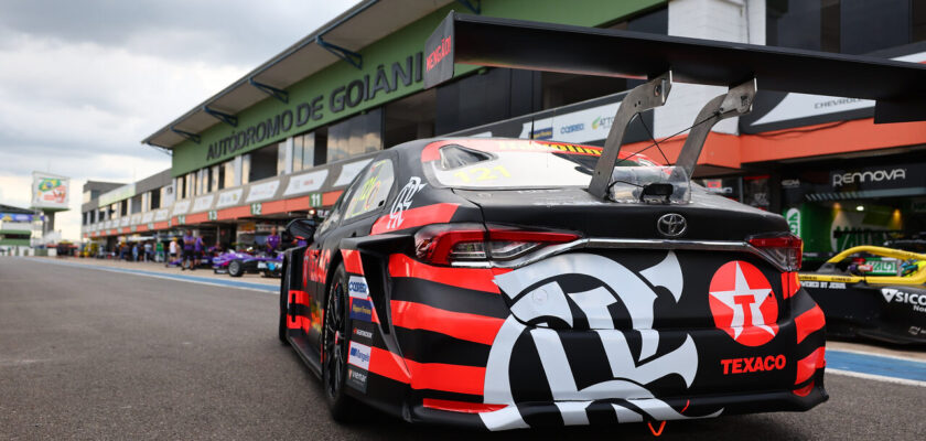 Stock Car: Carro de Felipe Baptista exibirá pintura em homenagem ao Flamengo