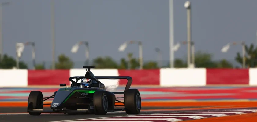 Pin fecha como mais rápida teste da F1 Academy no Catar