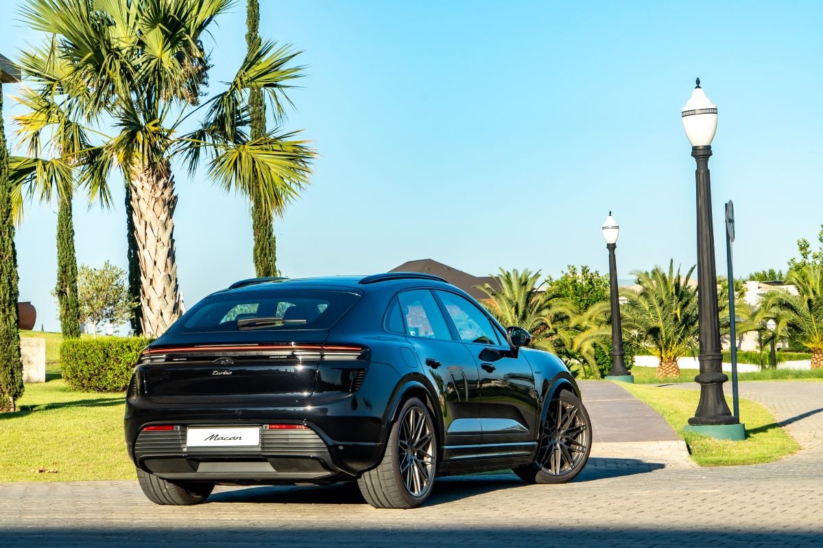 Novo Porsche Macan 2025 chega ao Brasil em quatro versões elétricas