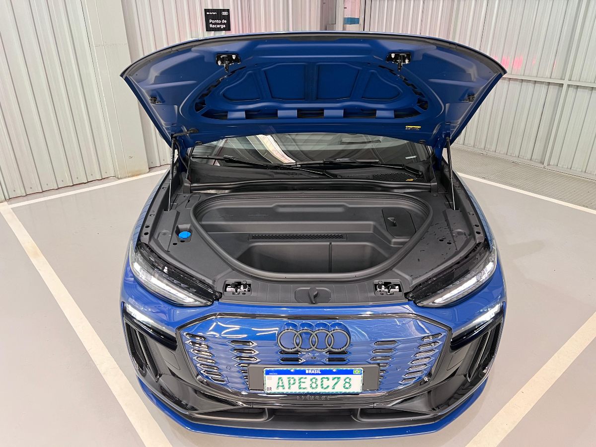 Novo Q6 e-tron traz nova plataforma da Audi ao Brasil com luxo e tem tela até para o passageiro