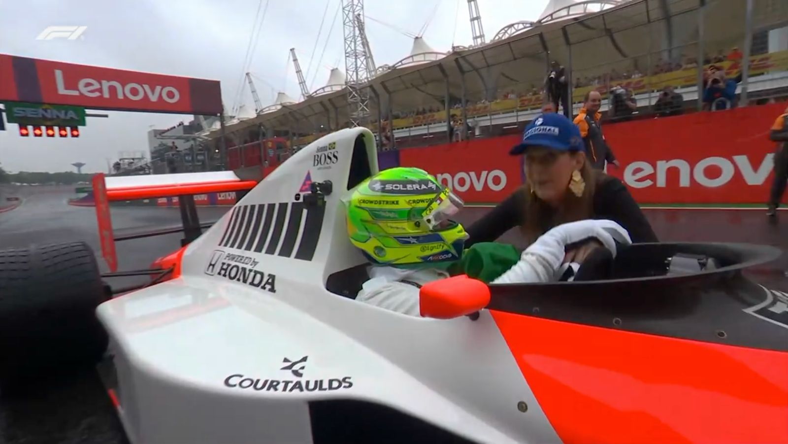 F1: Veja as fotos de Hamilton pilotando a McLaren MP4/5B de Senna em Interlagos