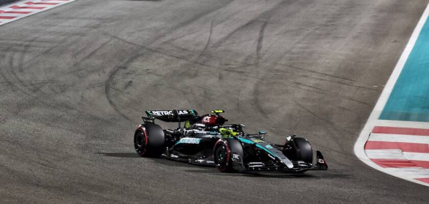 F1: Hamilton lamenta falta de sorte em Abu Dhabi