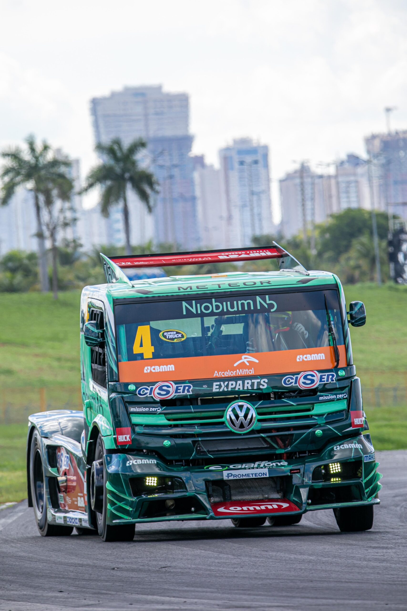 Felipe Giaffone lidera os dois primeiros treinos antes da decisão do título da Copa Truck em Goiânia