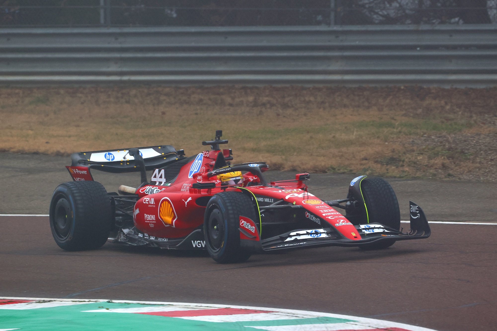 Galeria: Primeiras fotos de Hamilton pilotando uma Ferrari na Fórmula 1