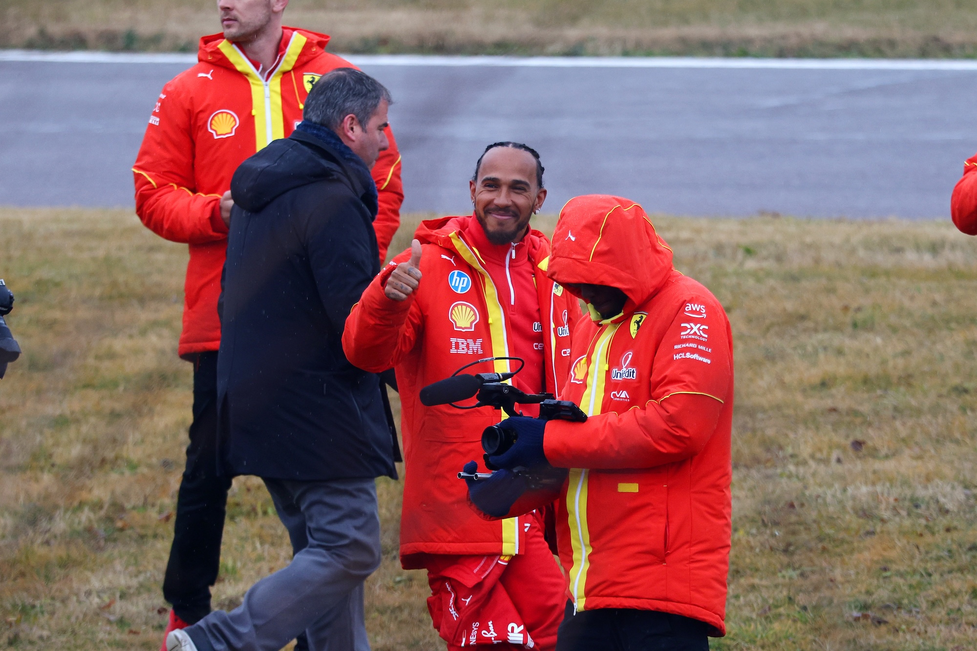 Galeria: Primeiras fotos de Hamilton pilotando uma Ferrari na Fórmula 1