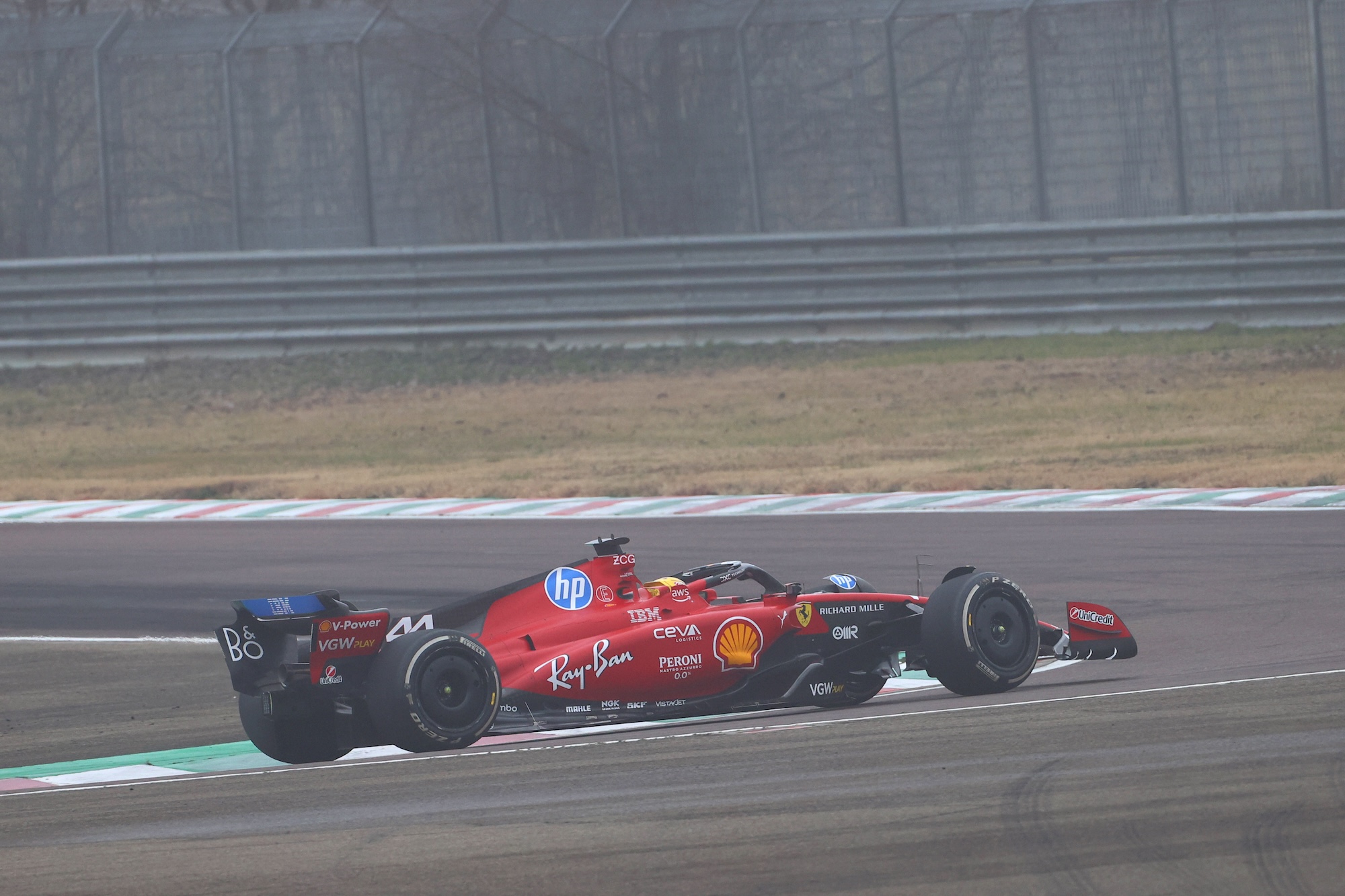 Galeria: Primeiras fotos de Hamilton pilotando uma Ferrari na Fórmula 1