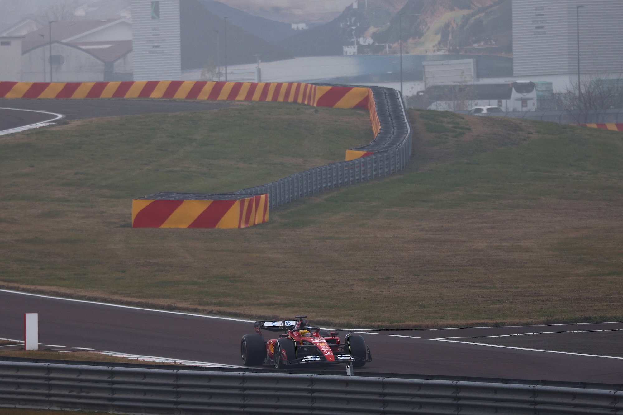 Galeria: Primeiras fotos de Hamilton pilotando uma Ferrari na Fórmula 1