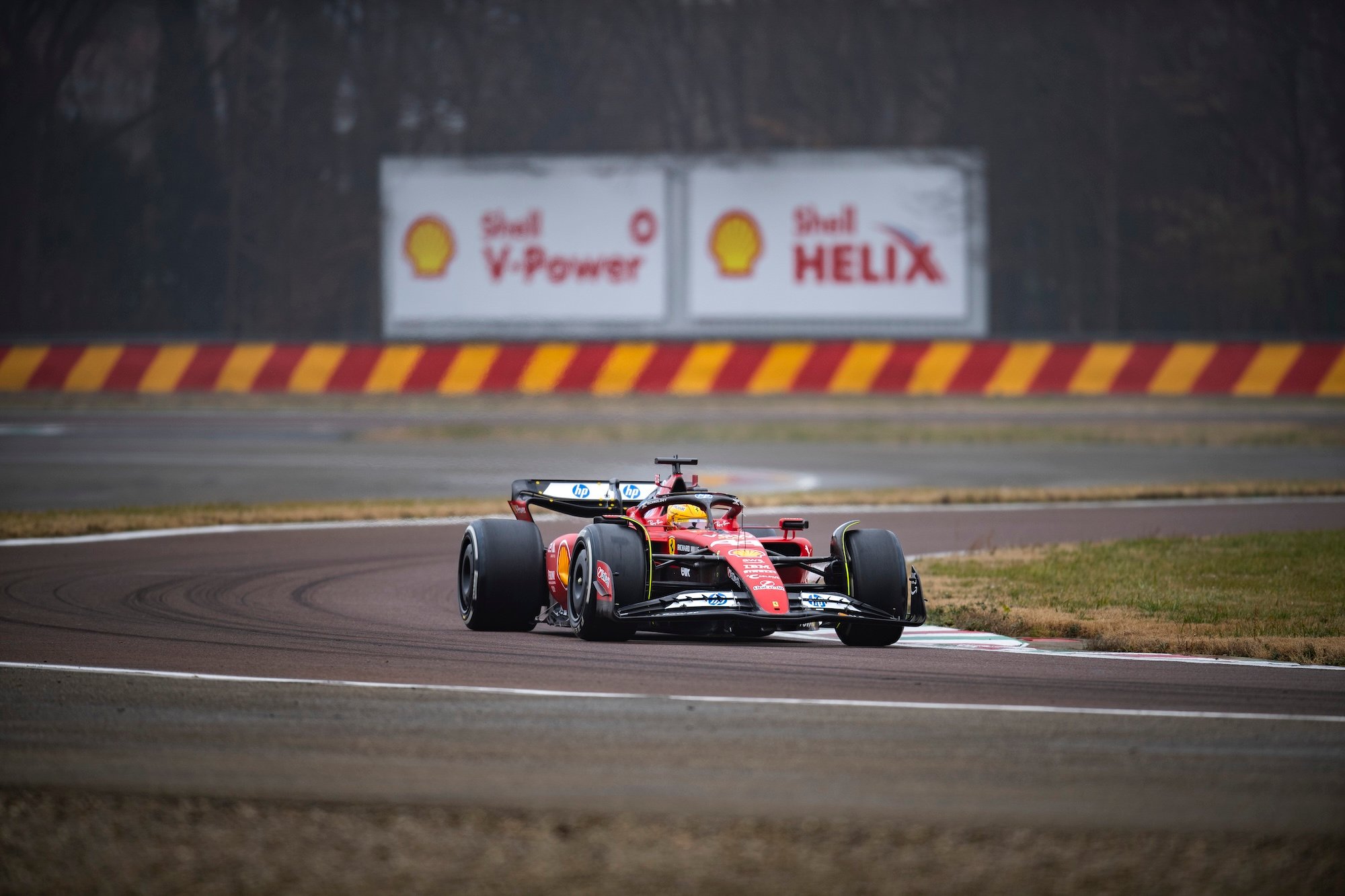 Galeria: Primeiras fotos de Hamilton pilotando uma Ferrari na Fórmula 1