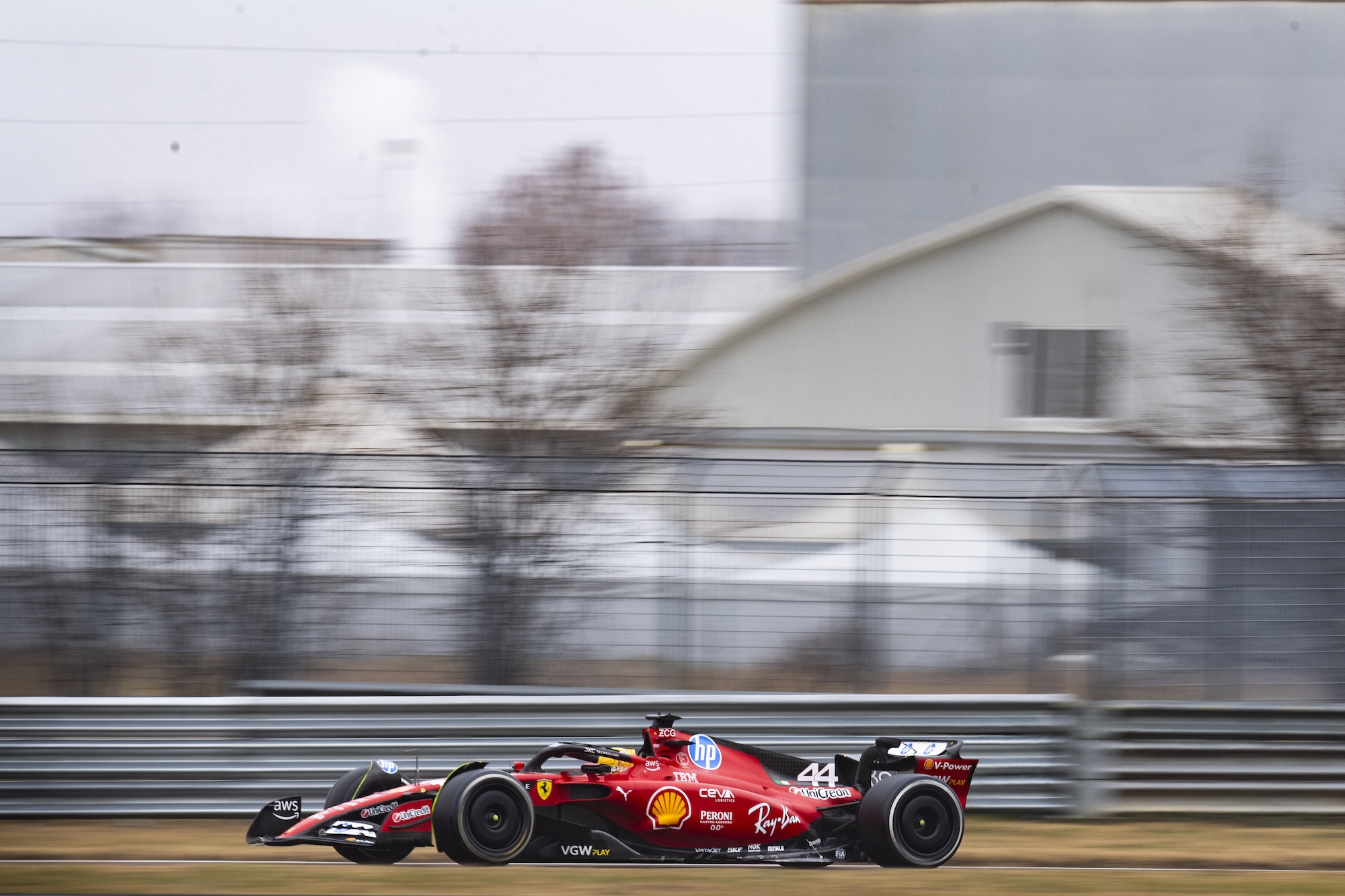 Galeria: Primeiras fotos de Hamilton pilotando uma Ferrari na Fórmula 1