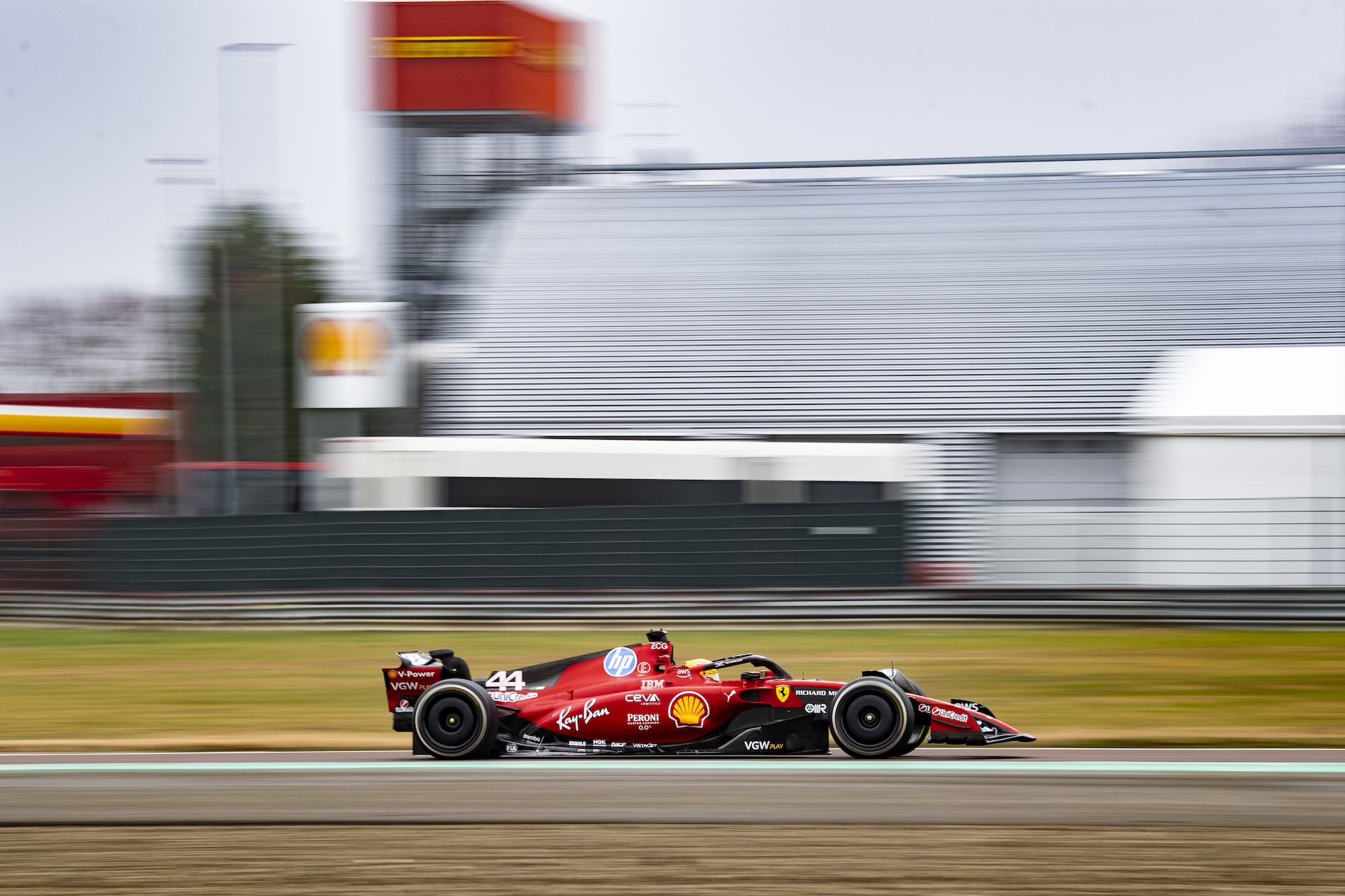 Galeria: Primeiras fotos de Hamilton pilotando uma Ferrari na Fórmula 1