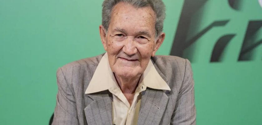 F1: Léo Batista, voz marcante do jornalismo esportivo brasileiro, morre aos 92 anos