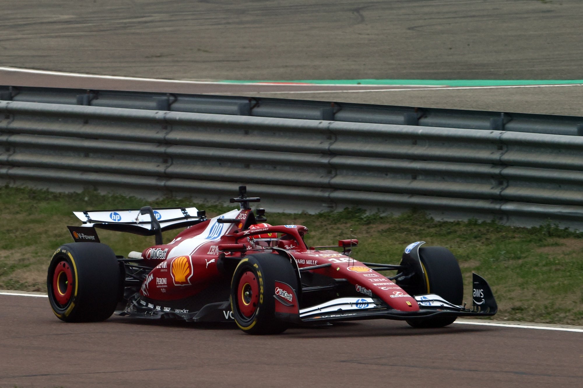 F1: Leclerc dá as primeiras voltas com o Ferrari SF-25 em Fiorano; veja as fotos