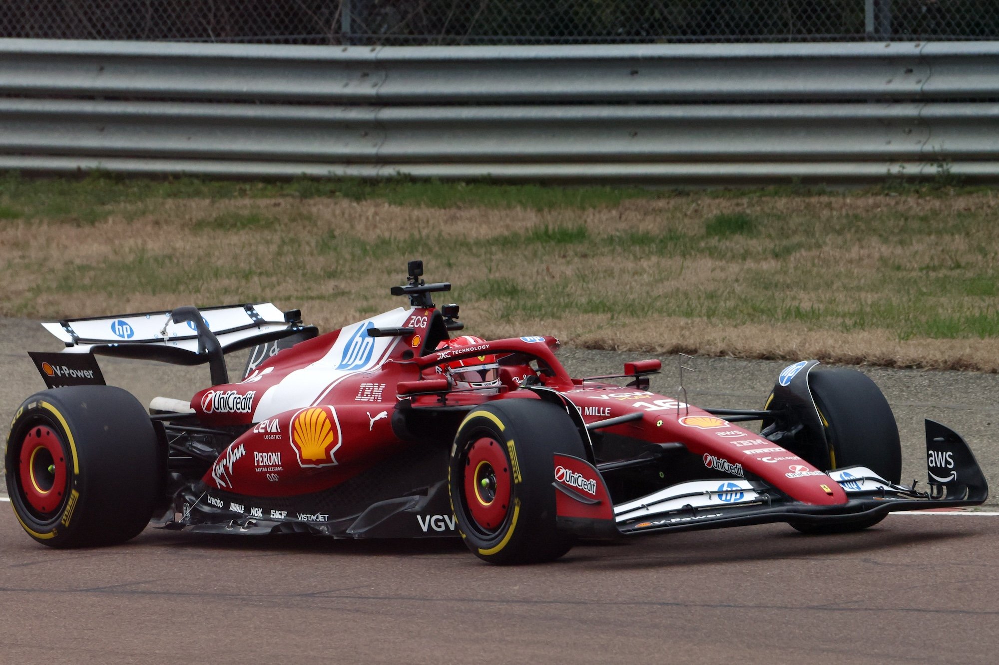 F1: Leclerc dá as primeiras voltas com o Ferrari SF-25 em Fiorano; veja as fotos