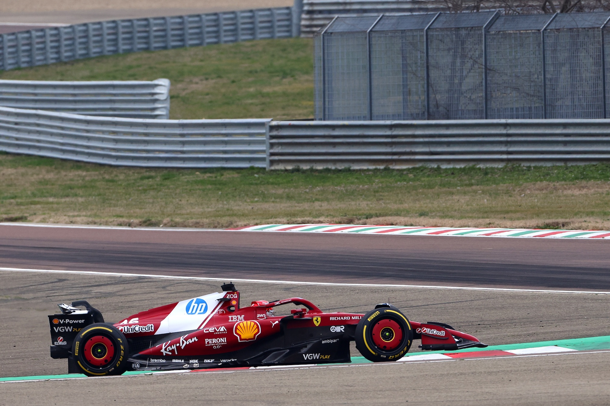 F1: Leclerc dá as primeiras voltas com o Ferrari SF-25 em Fiorano; veja as fotos