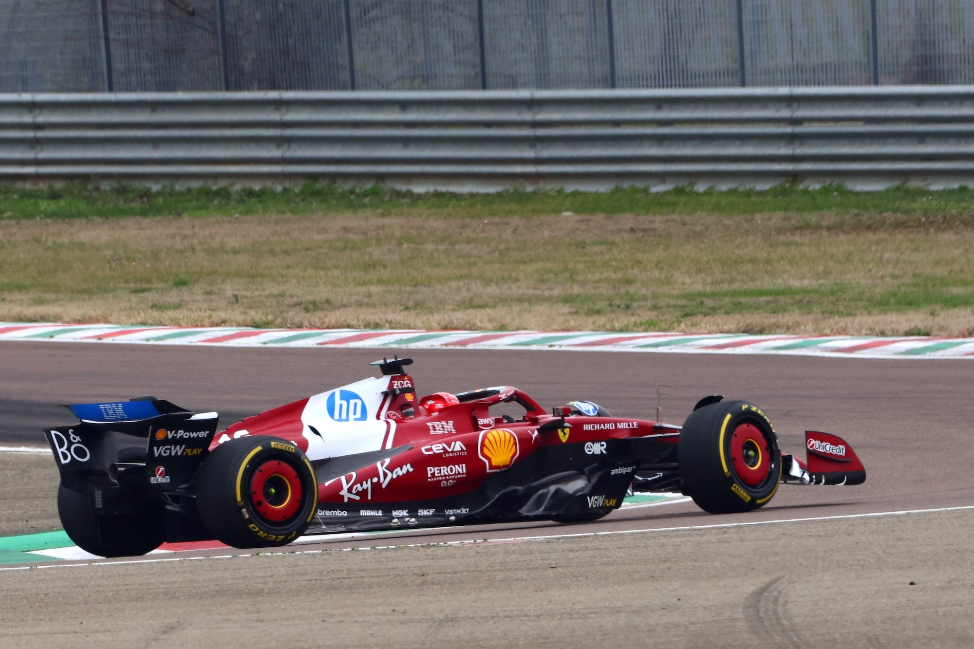 F1: Leclerc dá as primeiras voltas com o Ferrari SF-25 em Fiorano; veja as fotos