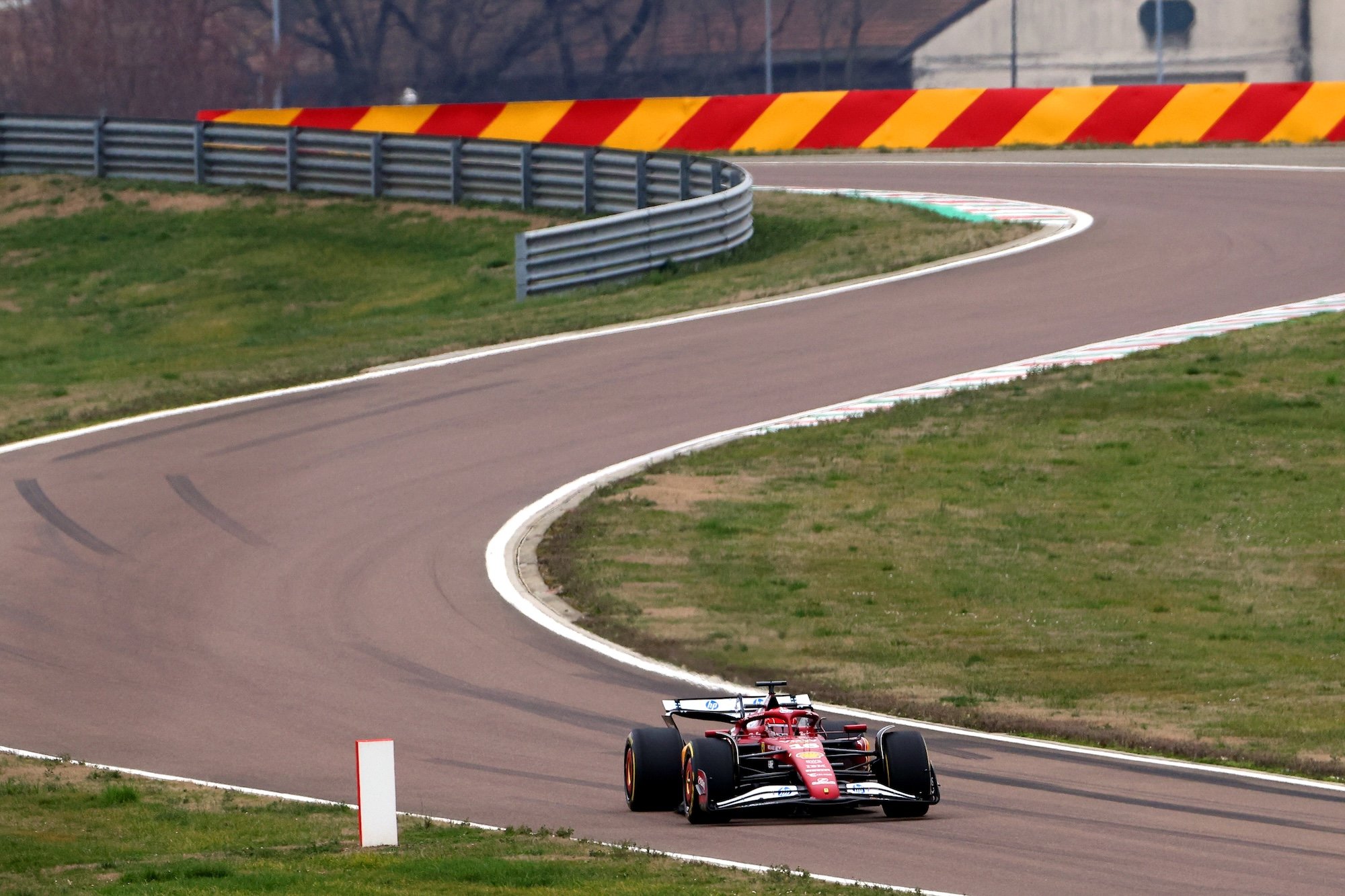 F1: Leclerc dá as primeiras voltas com o Ferrari SF-25 em Fiorano; veja as fotos