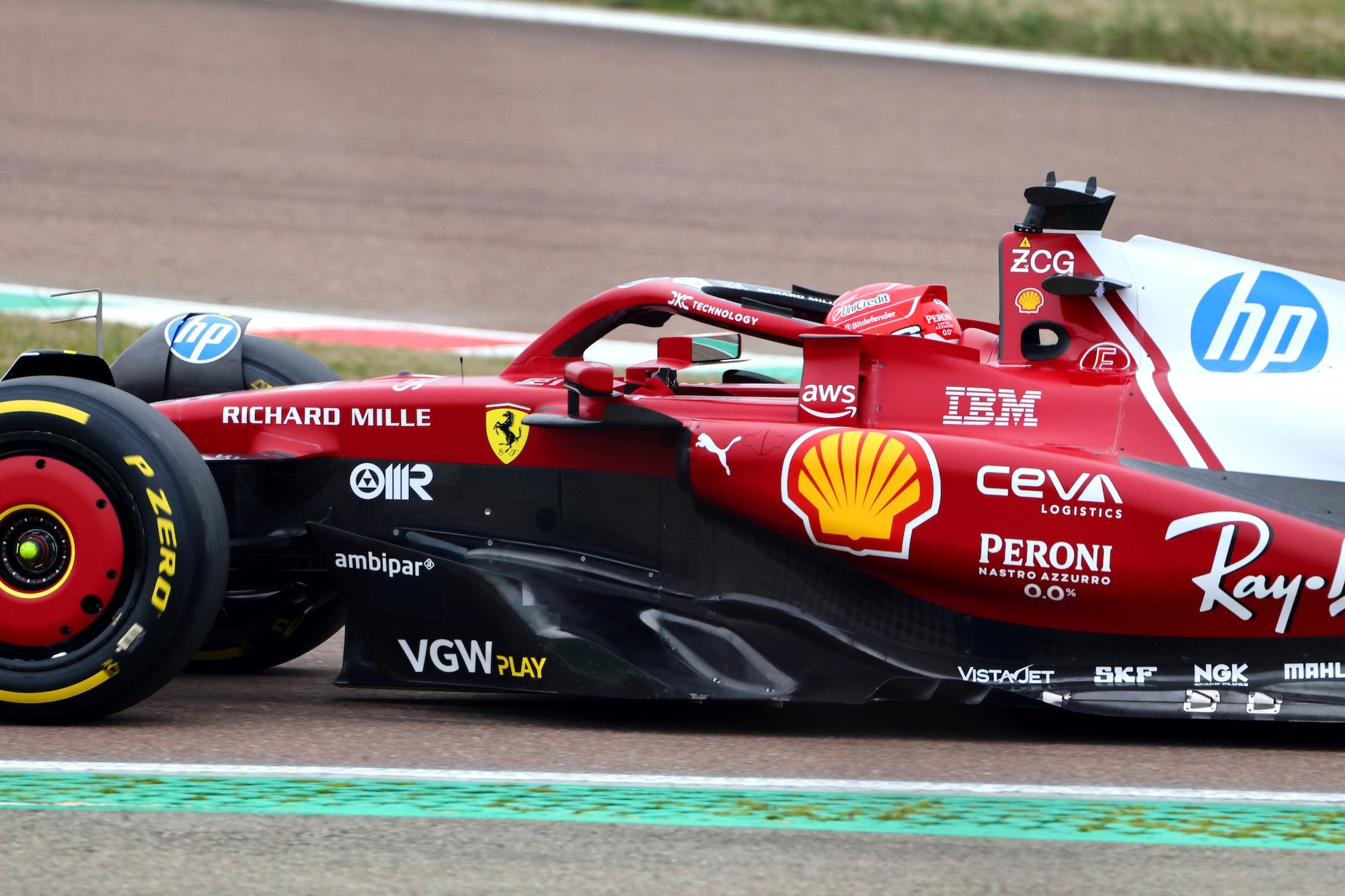 F1: Leclerc dá as primeiras voltas com o Ferrari SF-25 em Fiorano; veja as fotos