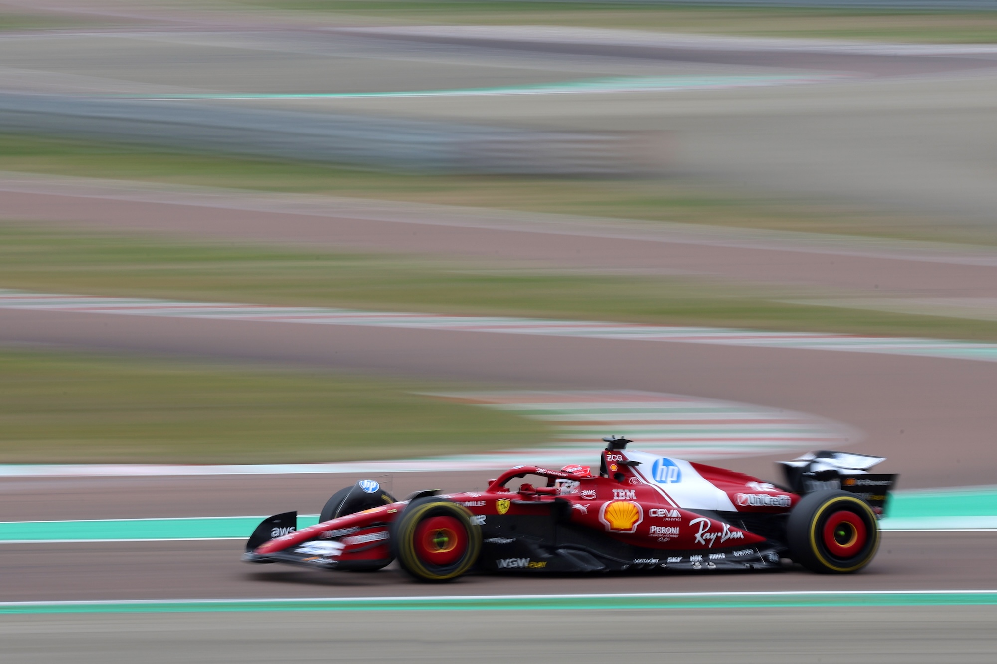 F1: Leclerc dá as primeiras voltas com o Ferrari SF-25 em Fiorano; veja as fotos